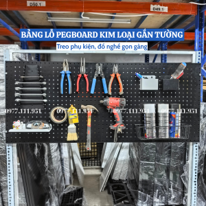 Tấm tôn đục lỗ cài móc treo phụ kiện