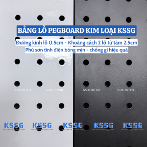 Tấm tôn đục lỗ Pegboard cài móc treo phụ kiện tại cửa hàng