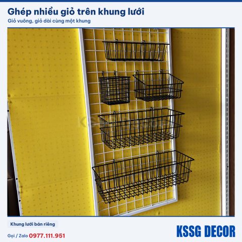 Giỏ cài lưới chữ nhật màu đen gài trên khung lưới