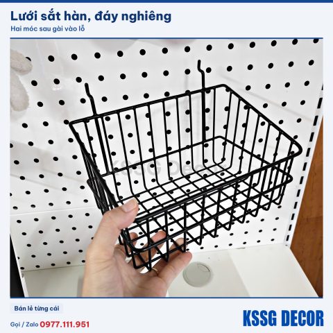Cận cảnh giỏ cài tôn chữ nhật xéo màu đen