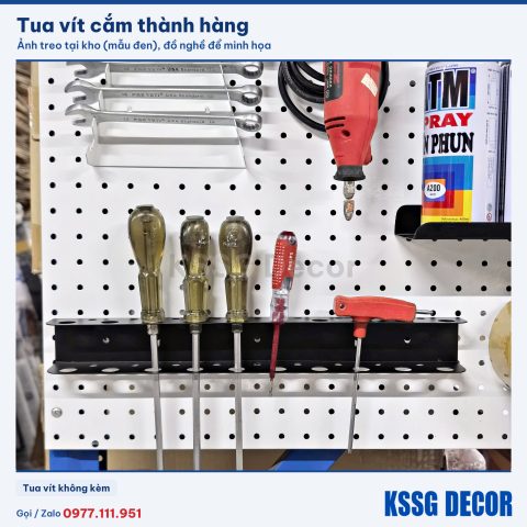 Khay tua vít lỗ tròn màu trắng khi dùng thực tế