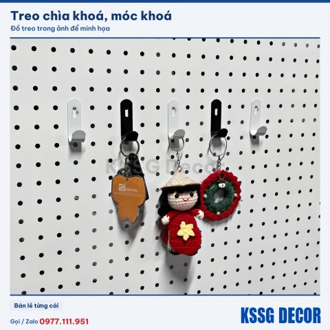 Móc chữ J màu đen khi dùng thực tế