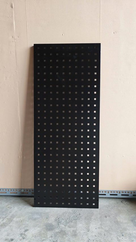 Tấm pegboard lỗ vuông 100×40cm, đen hoặc trắng