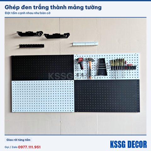 Nhiều tấm pegboard lỗ vuông 80×40cm màu đen ghép trên tường