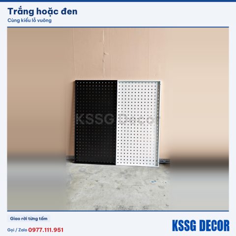 Tấm pegboard lỗ vuông 90×40cm màu đen, cận cảnh màu sơn