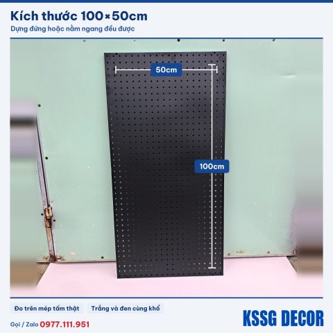 Tấm tôn lỗ 100×50cm có sóng màu đen, ảnh ghi kích thước