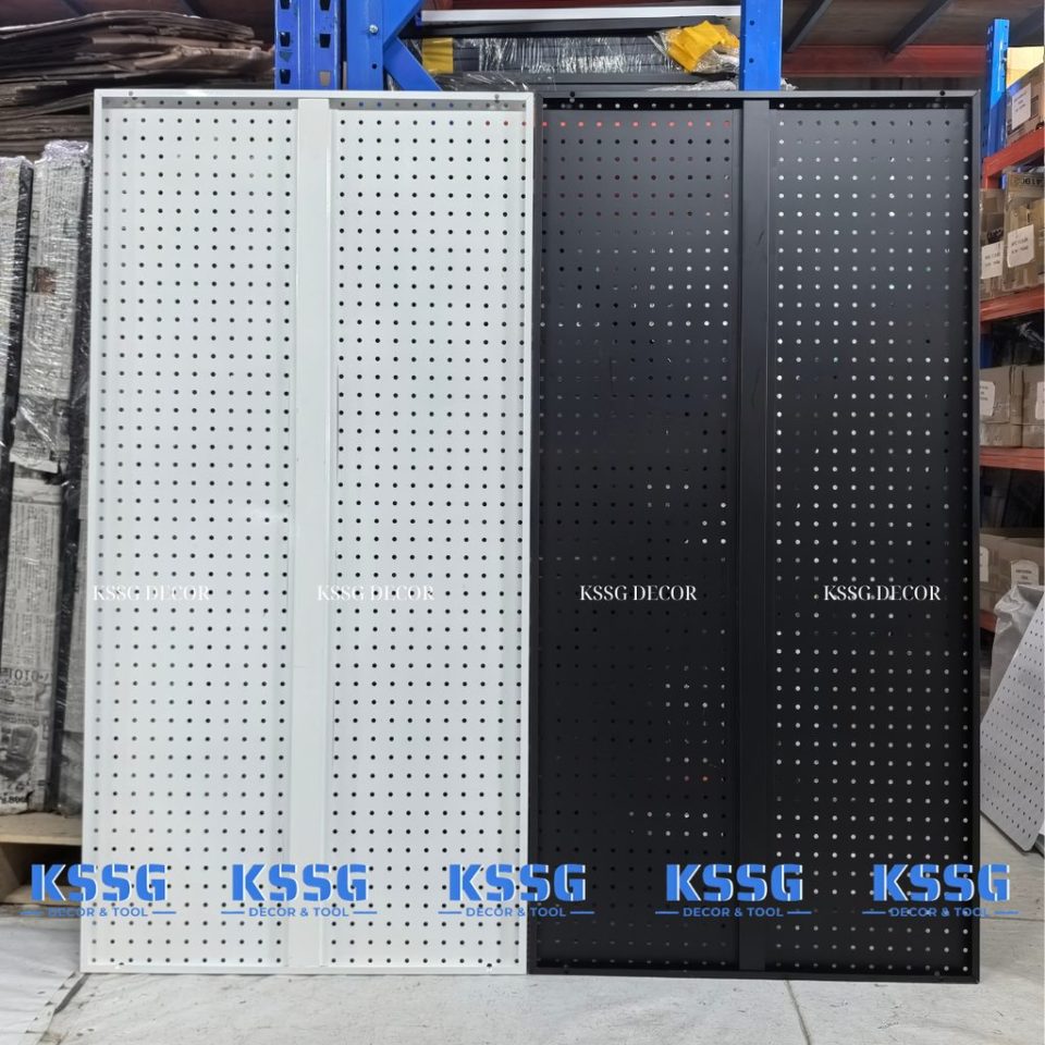 Tấm tôn đục lỗ tại cửa hàng