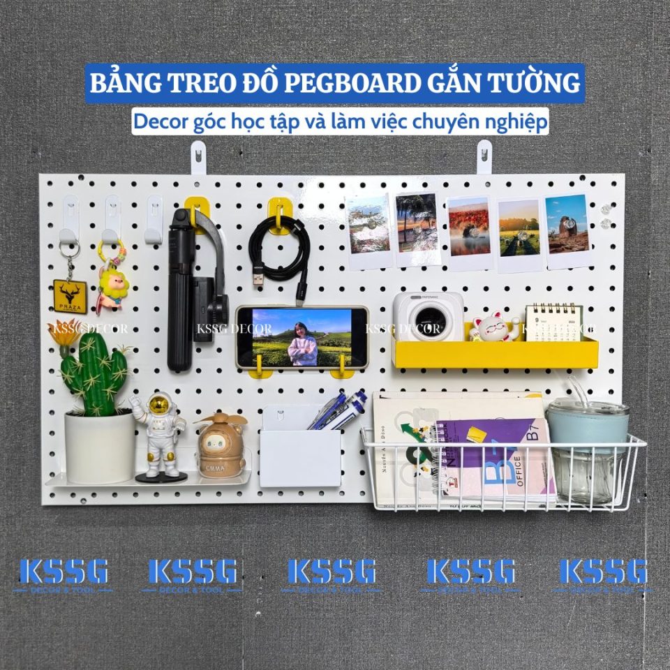 Tấm tôn đục lỗ Pegboard cài móc treo phụ kiện tại cửa hàng