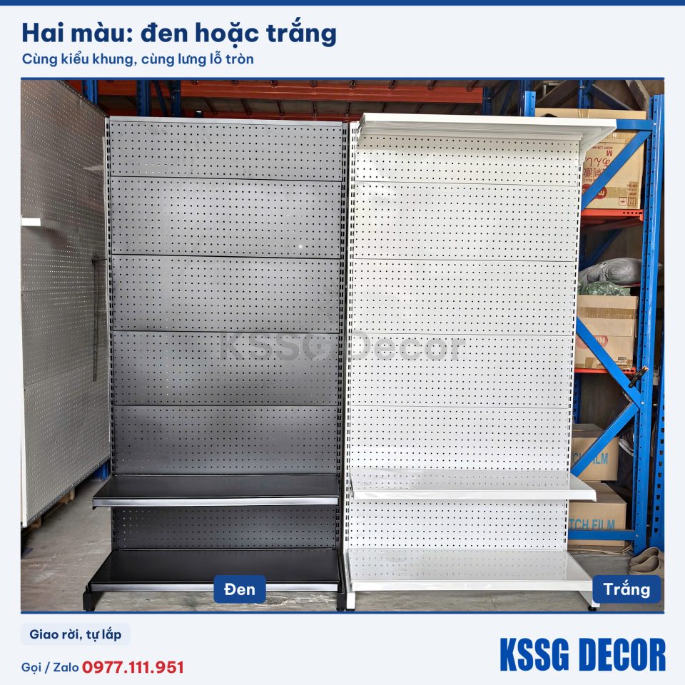 Kệ pegboard đứng sàn màu đen và màu trắng đặt cạnh nhau