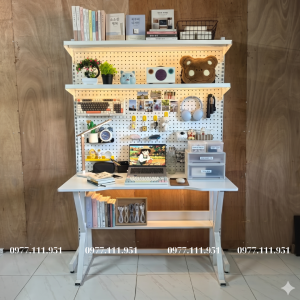 Kệ Pegboard áp tường làm bàn học