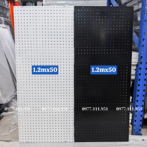 Tấm tôn đục lỗ cài móc treo phụ kiện
