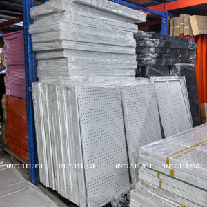 Tấm tôn lỗ cài móc treo phụ kiện